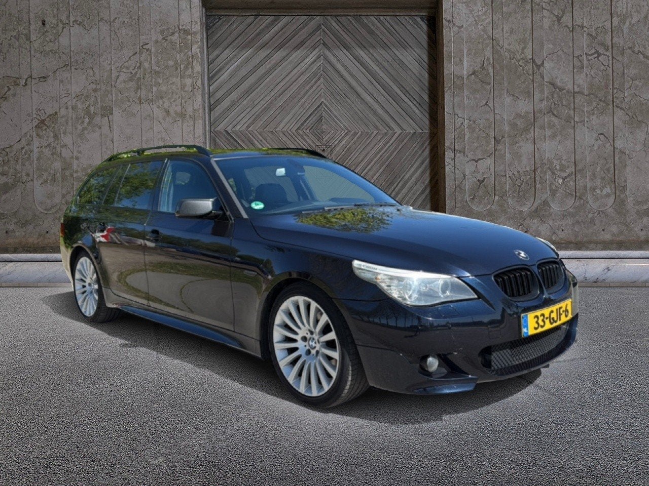 BMW 5 Serie Touring 530i M sport youngtimer (bj 2008), Auto's, Achterwielaandrijving, Gebruikt, Zwart, 2000 kg
