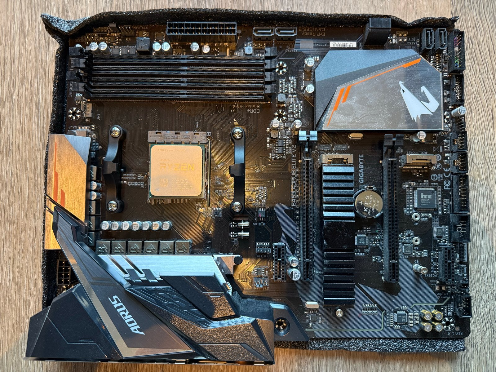 Gigabyte B450 AORUS Elite V2 + AMD Ryzen 7 3700X, Ophalen, Gebruikt, 8-core, 3 tot 4 Ghz