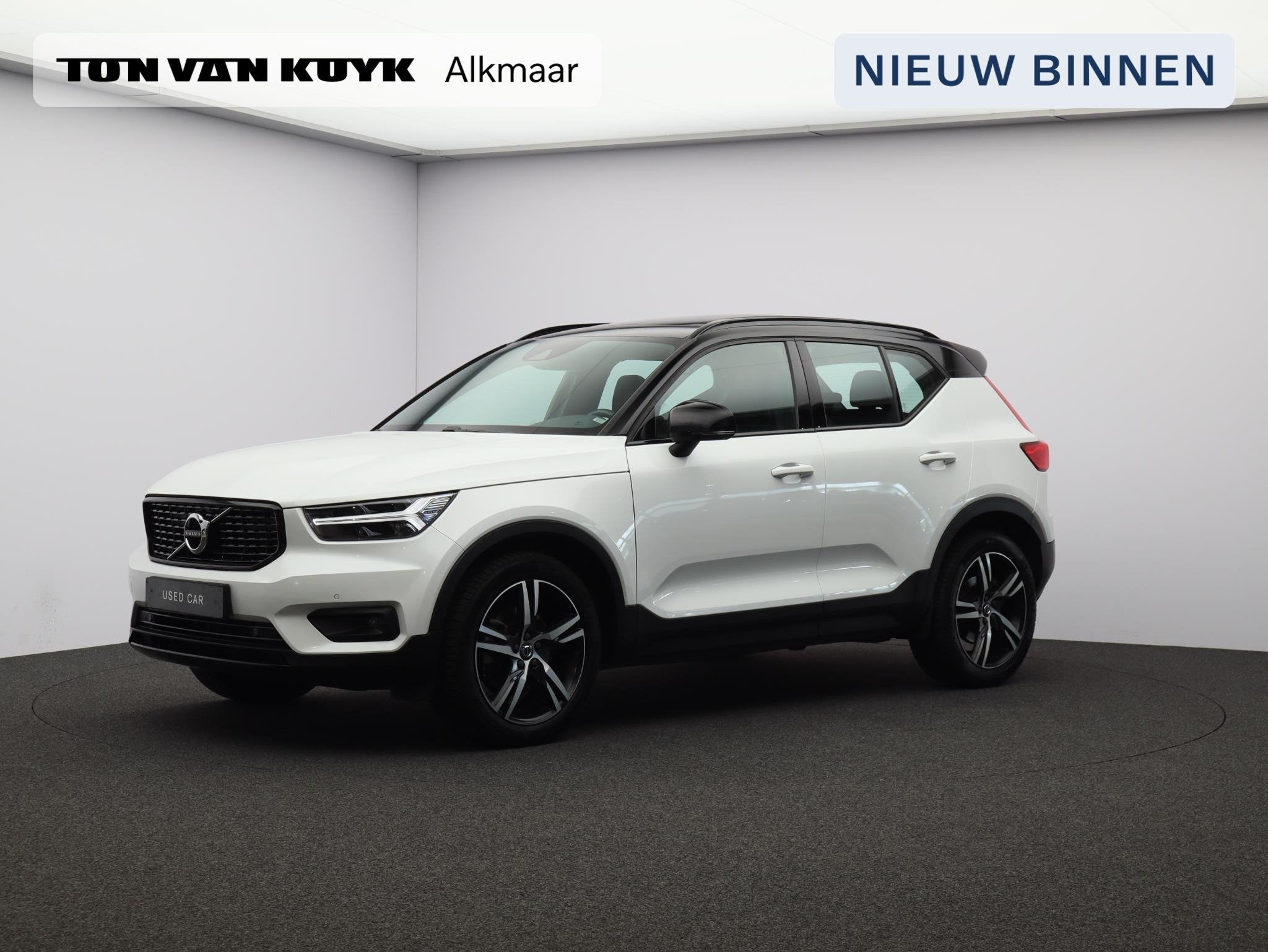 Volvo XC40 2.0 T4 R-Design / Trekhaak / Panoramadak / Adapti, 15 km/l, Euro 6, 1969 cc, Wit