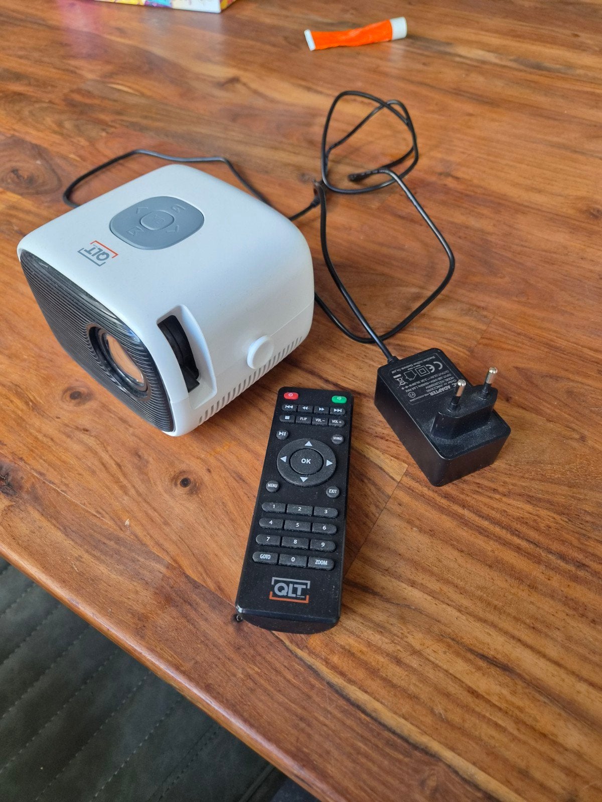 QLT Mini Beamer / Projector met Afstandsbediening, Audio, Tv en Foto, Beamers, Zo goed als nieuw, LED, HD (720), Ophalen
