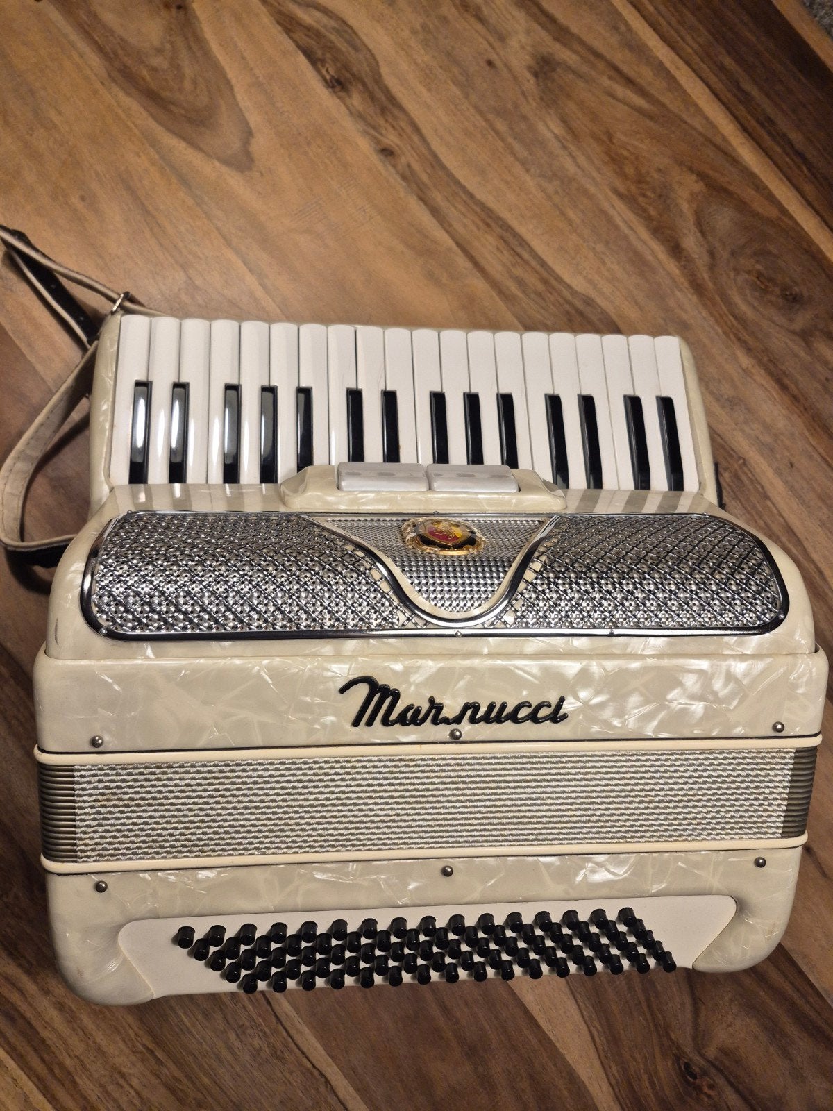 Marinucci Accordeon - met koffer, Ophalen, Met koffer, Toetsaccordeon, Zo goed als nieuw