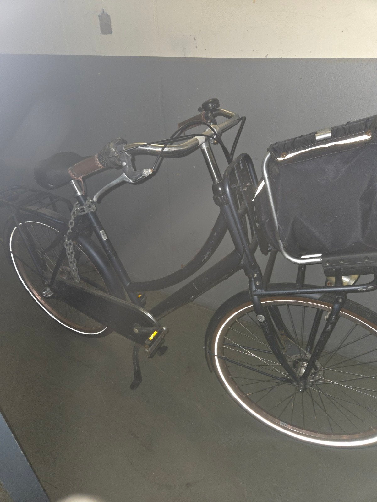 Degelijke damesfiets met voordrager en mand, Fietsen en Brommers, Overige merken, Velgrem, Versnellingen, Ophalen of Verzenden
