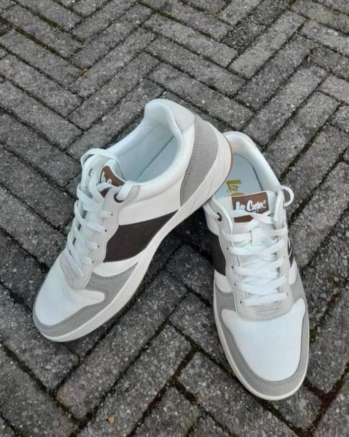 Lee Cooper schoenen maat 45 - Zo goed als nieuw, Wit, Ophalen of Verzenden, Lee Cooper, Sneakers of Gympen