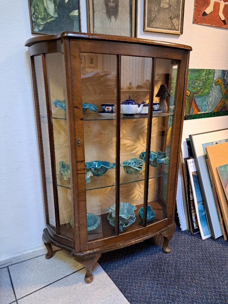 Antieke vitrinekast met glazen planken, Ophalen, Overige houtsoorten, 50 tot 100 cm, 25 tot 50 cm