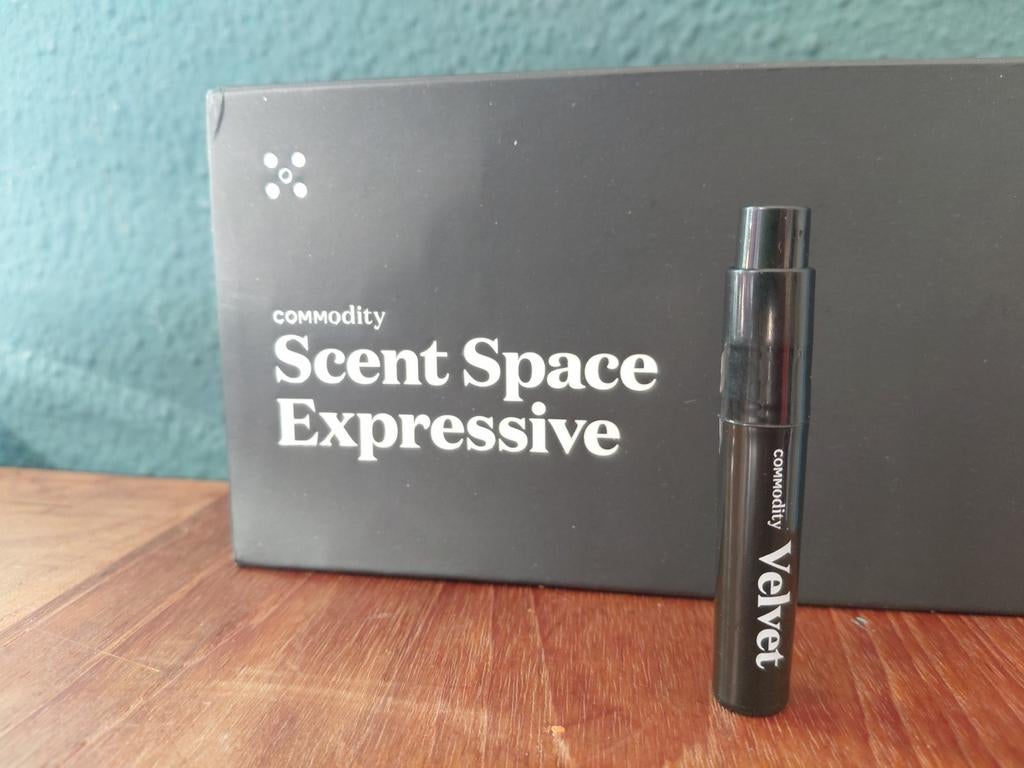 Commodity Velvet parfum sample, Sieraden, Tassen en Uiterlijk, Uiterlijk | Parfum, Ophalen of Verzenden, Zo goed als nieuw