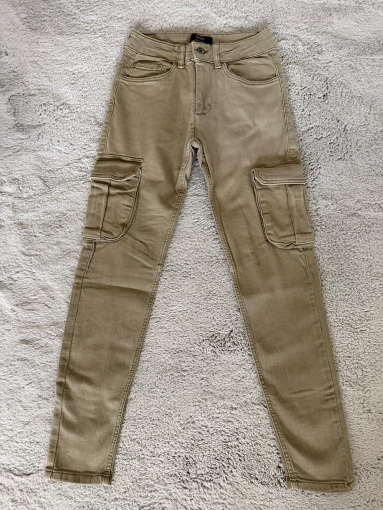 Bershka Skinny Cargo Broek Maat 28 - Nooit Gedragen, Ophalen of Verzenden, Nieuw, Maat 46 (S) of kleiner, Beige