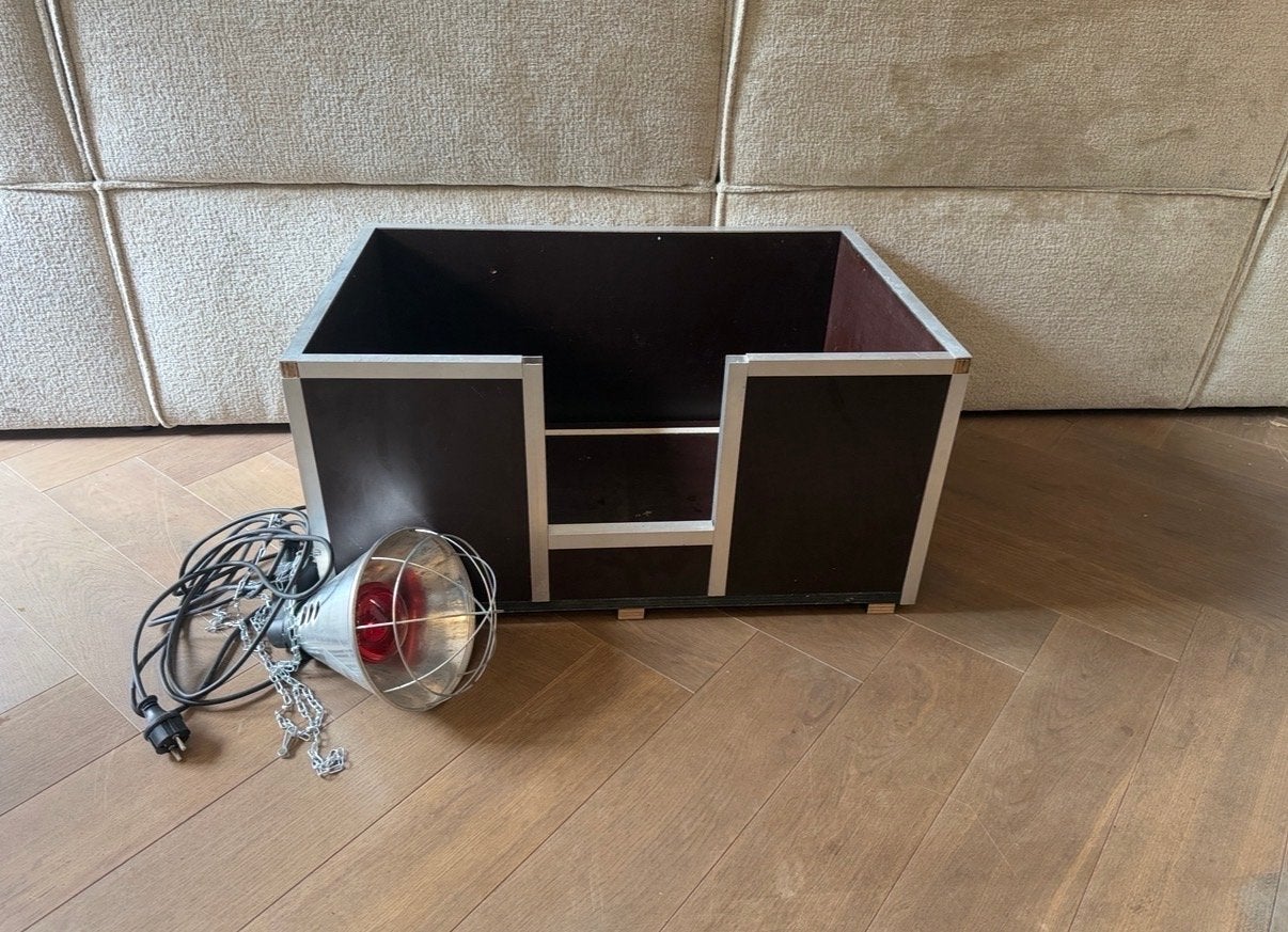 Werpkist en warmte lamp, Ophalen, Zo goed als nieuw