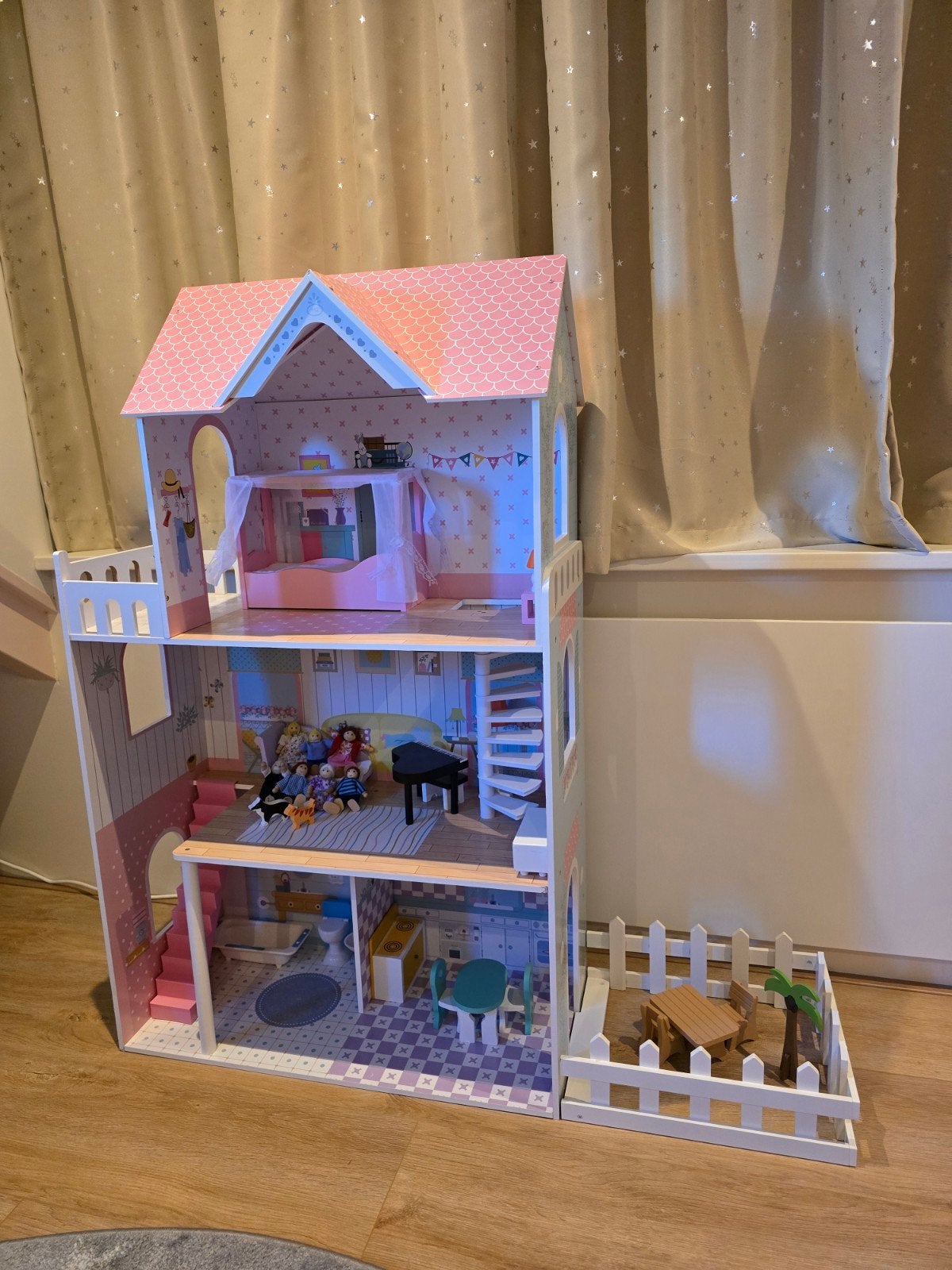 Prachtig Poppenhuis - 122cm Hoog, 75cm Breed, Ophalen, Poppenhuis
