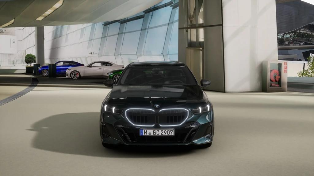 BMW 5 Serie Touring 530e M Sport Automaat / Panoramadak / Tr, Automaat, 1998 cc, Achterwielaandrijving, Zwart