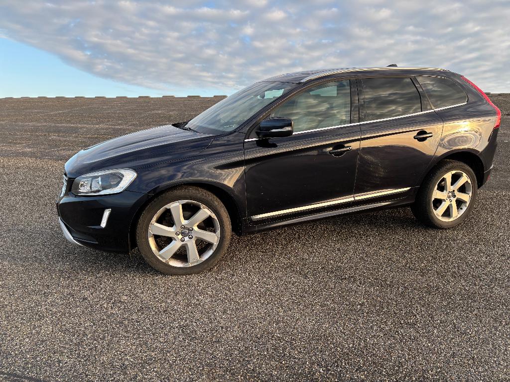 Volvo XC60 2.0 D4 Geartronic 2017 Blauw, 1800 kg, Beige, 1969 cc, Blauw