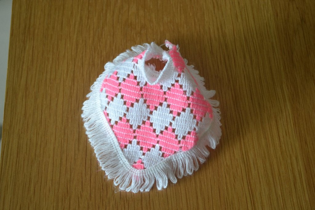 Vintage jaren 70 poppenponcho met franjes (merk onbekend), Ophalen of Verzenden, Gebruikt, Kleertjes