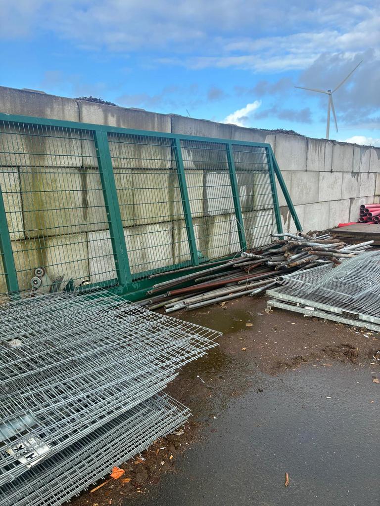 Schuifhek met toebehoren, Tuin en Terras, Ophalen, Zo goed als nieuw, IJzer