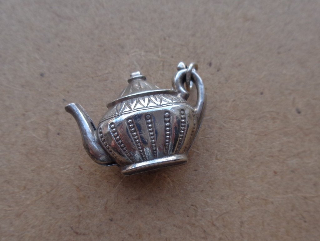 zilveren vintage bedel theepot [656], Overige merken, Ophalen of Verzenden, Zo goed als nieuw, 1 bedel