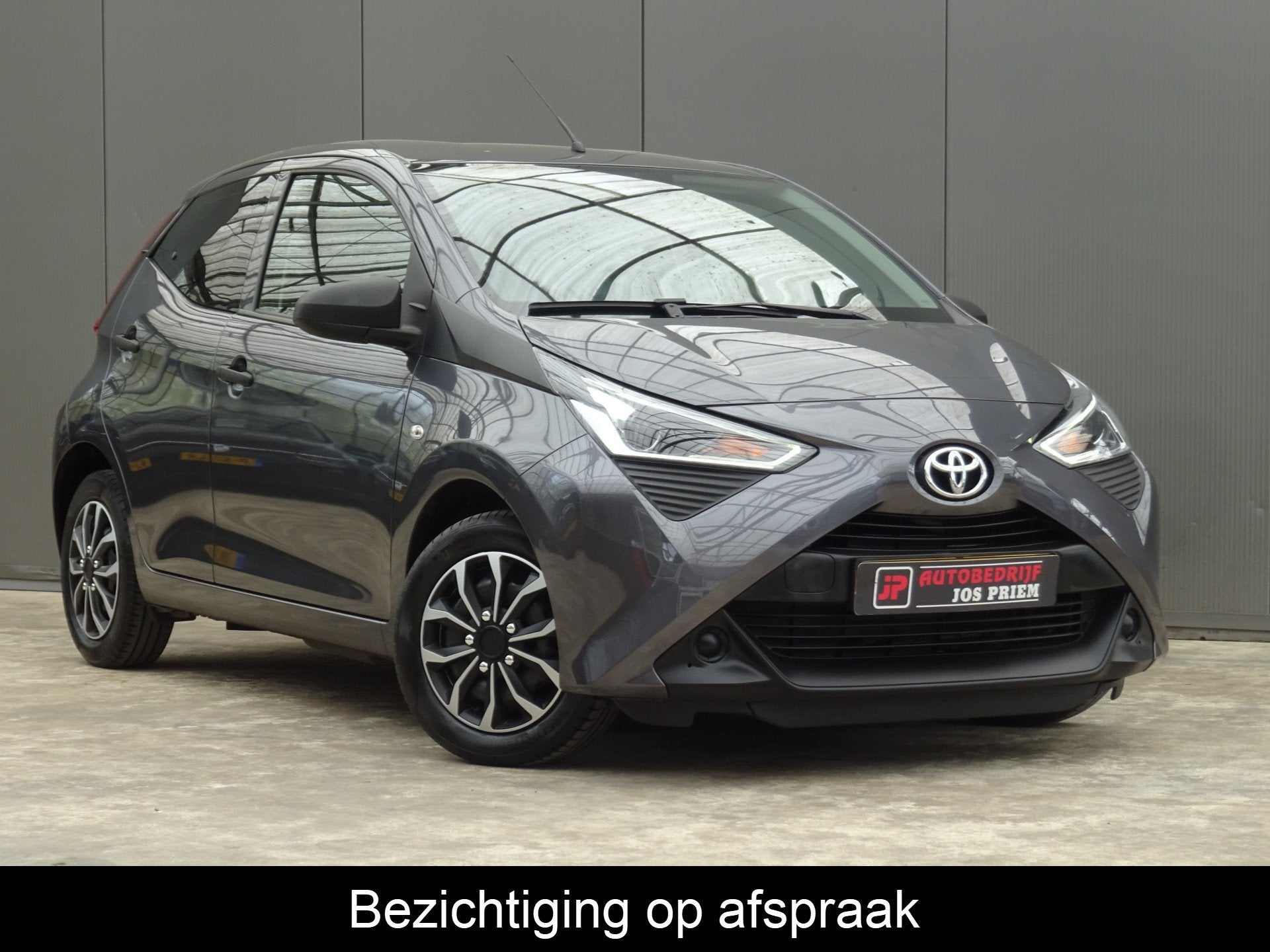 Toyota Aygo 1.0 VVT-i x-fun * EXTRA GETINT GLAS * VOLLE TANK, Voorwielaandrijving, Stof, Gebruikt, Euro 6