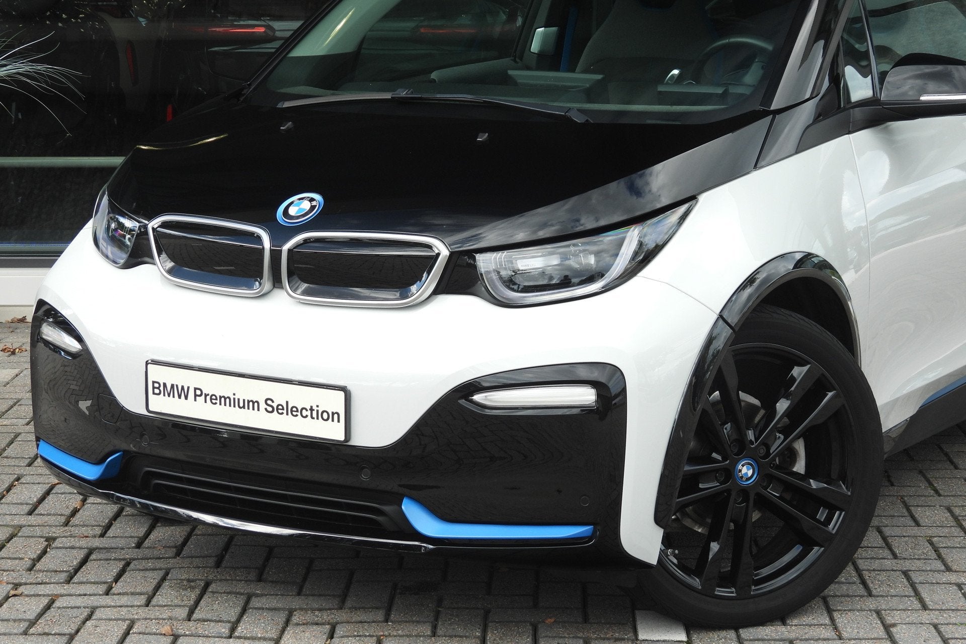 BMW i3 S Executive / Achteruitrijcamera / Stoelverwarming /, Auto's, Dealer onderhouden, Achterwielaandrijving, Gebruikt, Met garantie (alle)