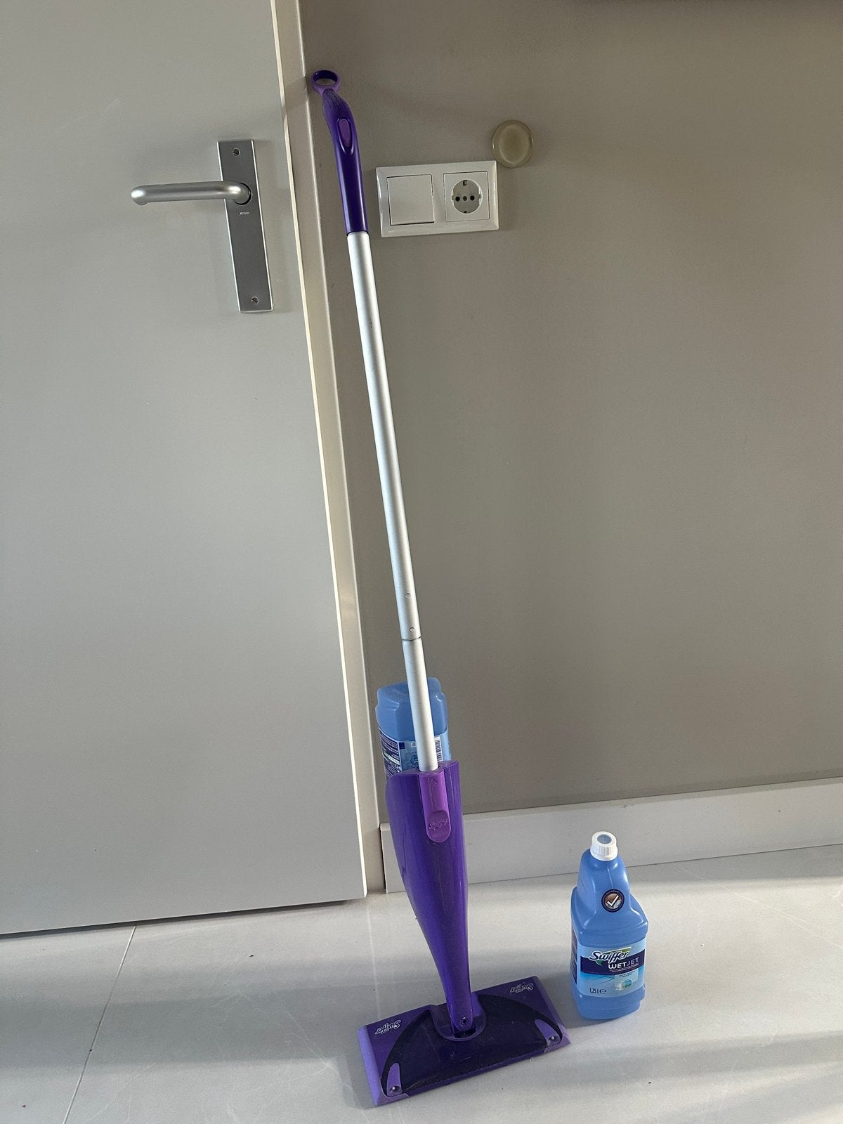 Swiffer WetJet Dweil met Schoonmaakmiddel, Ophalen, Mop of Dweil