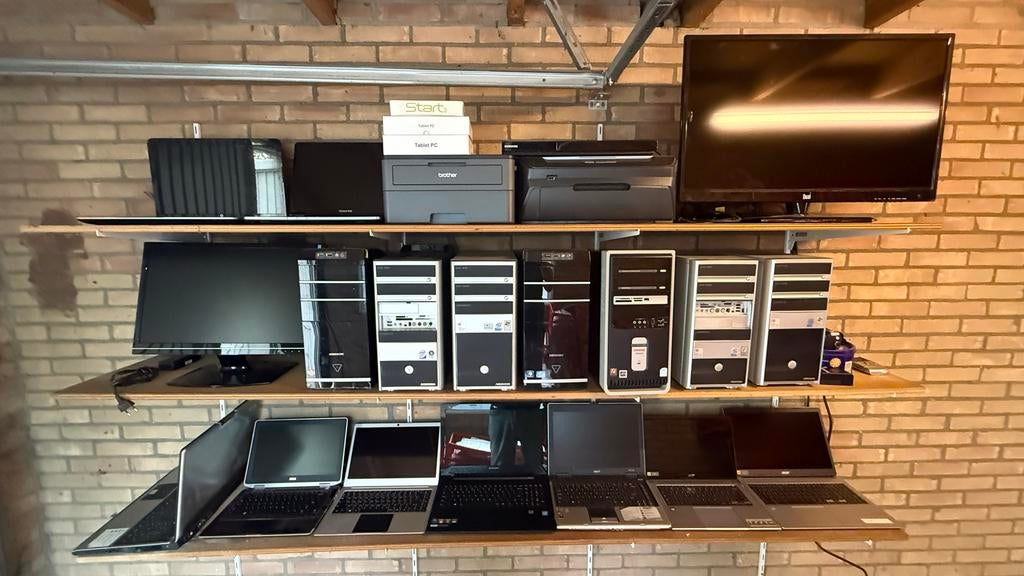 Hele partij computers laptops alles samen bieden.v.a. 100,-!, Computers en Software, Windows Laptops, Ophalen, Gebruikt, 15 inch