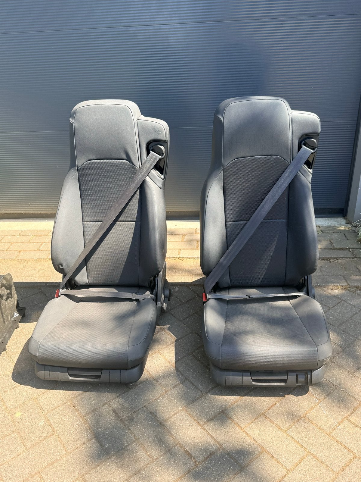 Twee nieuwe (vrachtwagen) autostoelen met gordels, Ophalen, Nieuw, Universele onderdelen