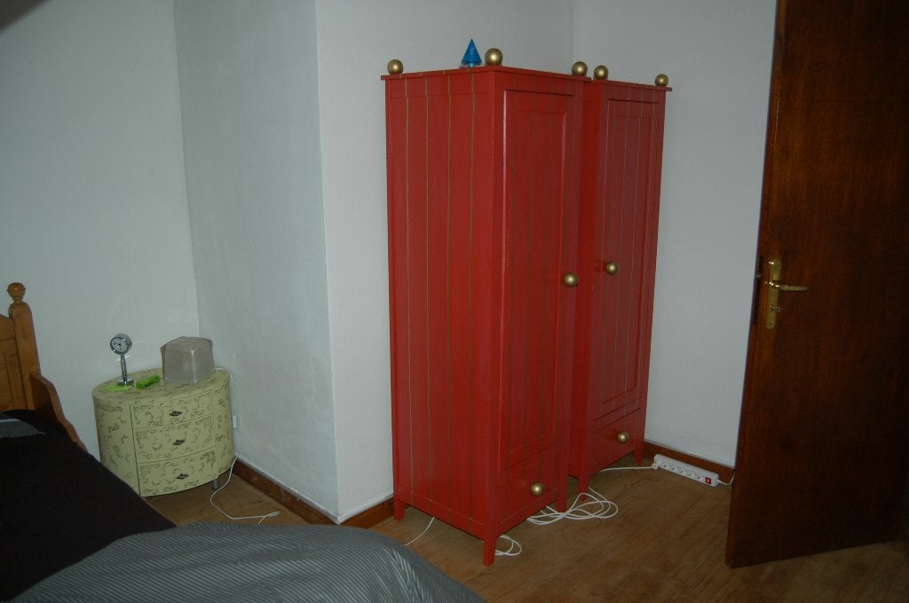 twee rode bambam kastjes. 50 x 50 x 171H, Ophalen, 50 tot 100 cm, 50 tot 75 cm, Met lade(s)