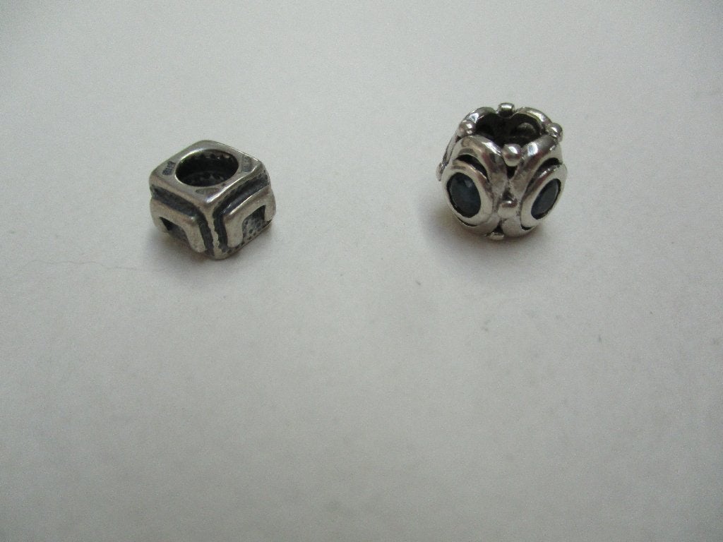 Zilveren pandora style bedels vierkant of rond blokje zilver, Overige merken, Verzenden, Zo goed als nieuw, 2 of 3 bedels