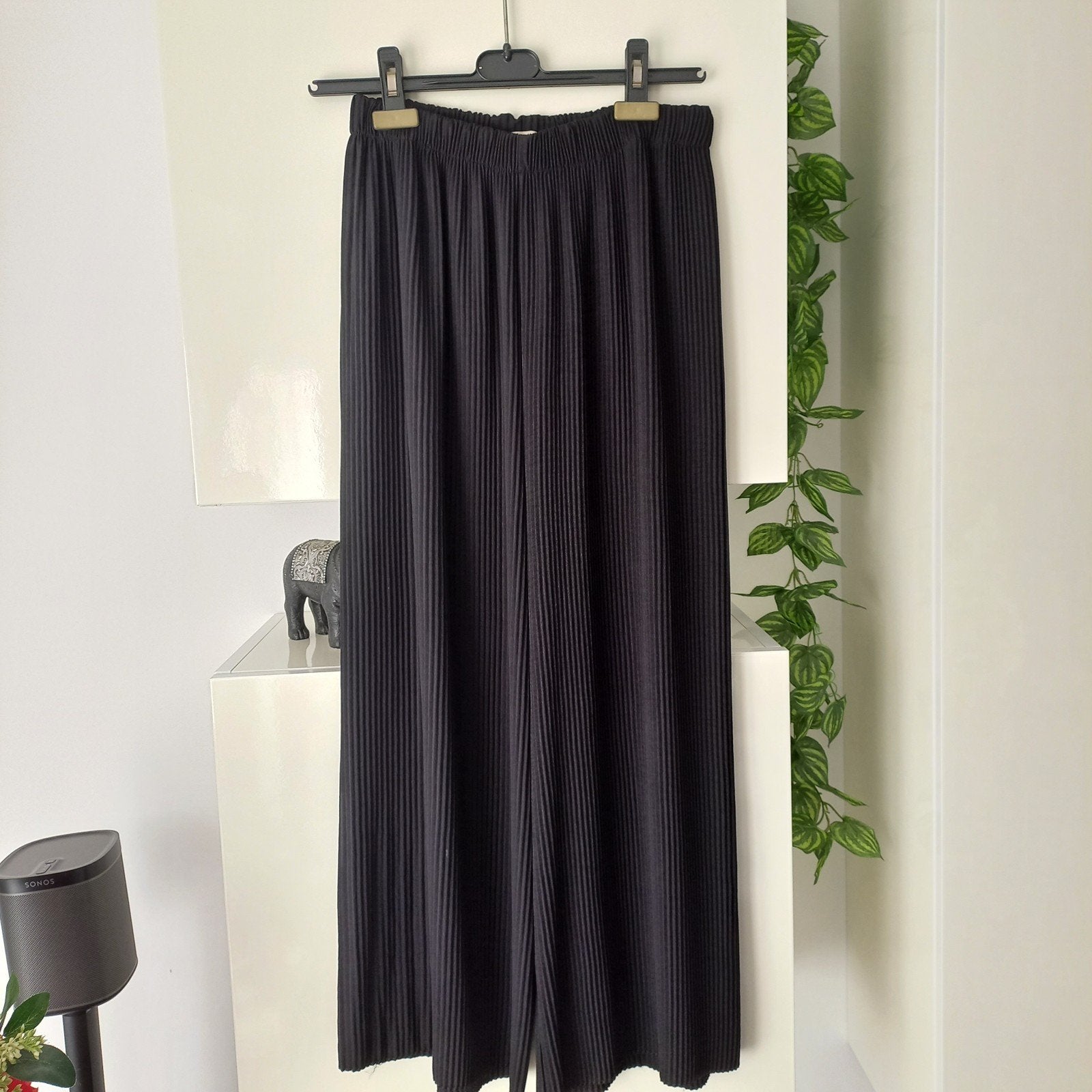 zgan leuke zwarte plissé broek maat S/M koopje nu, Zwart, Ophalen of Verzenden, Zo goed als nieuw, Maat 36 (S)