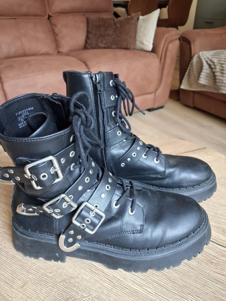 Zwarte Zara laarzen met gespen en veters - Maat 38, Lage of Enkellaarzen, Ophalen of Verzenden, Gedragen, Zara