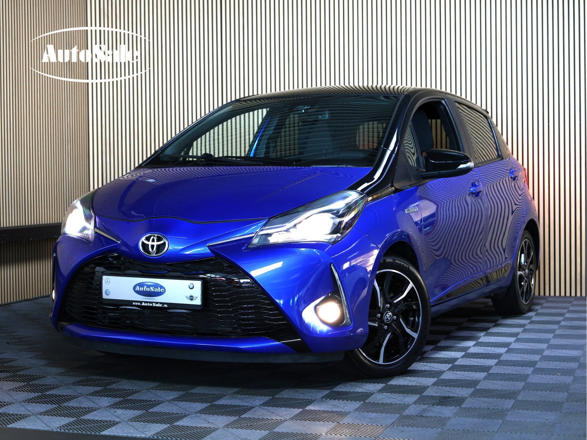 Toyota Yaris 1.5 Hybrid Bi-Tone Plus AUTOM CLIMA CAMERA LANE, Gebruikt, 4 cilinders, Blauw, Origineel Nederlands