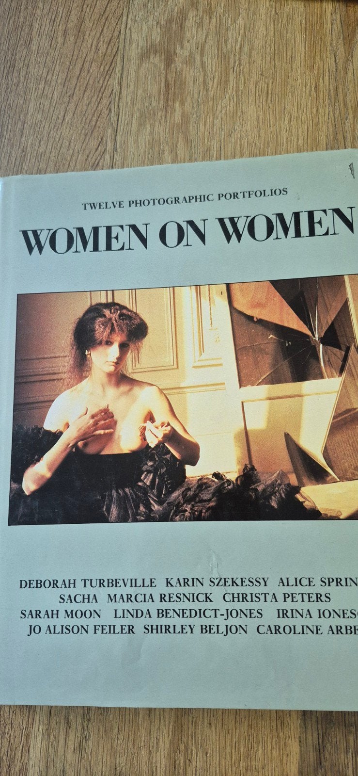 Women on Women: Twaalf Fotografische Portfolio's, Ophalen of Verzenden, Gelezen, Fotografie algemeen, O
