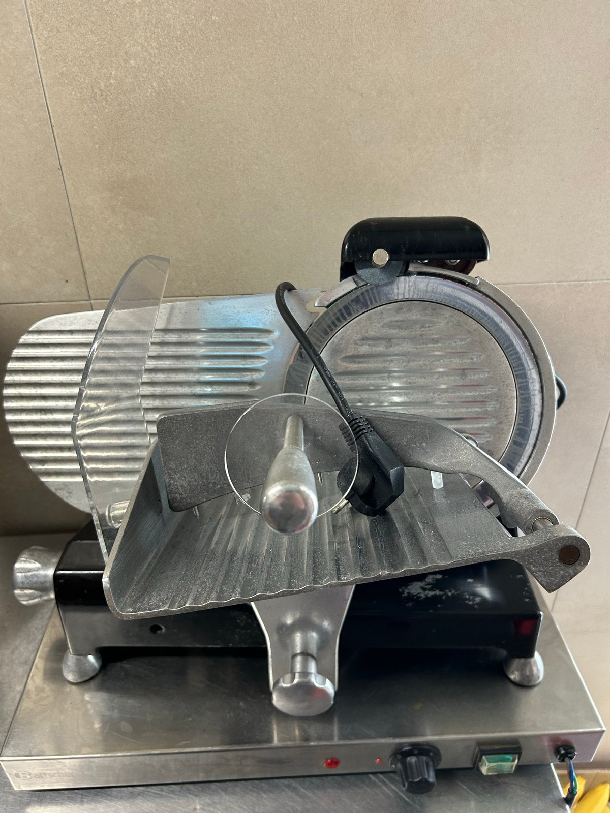 Vlees snijmachine MSD-220BL - 240W, 14.8kg, Ophalen, Gebruikt