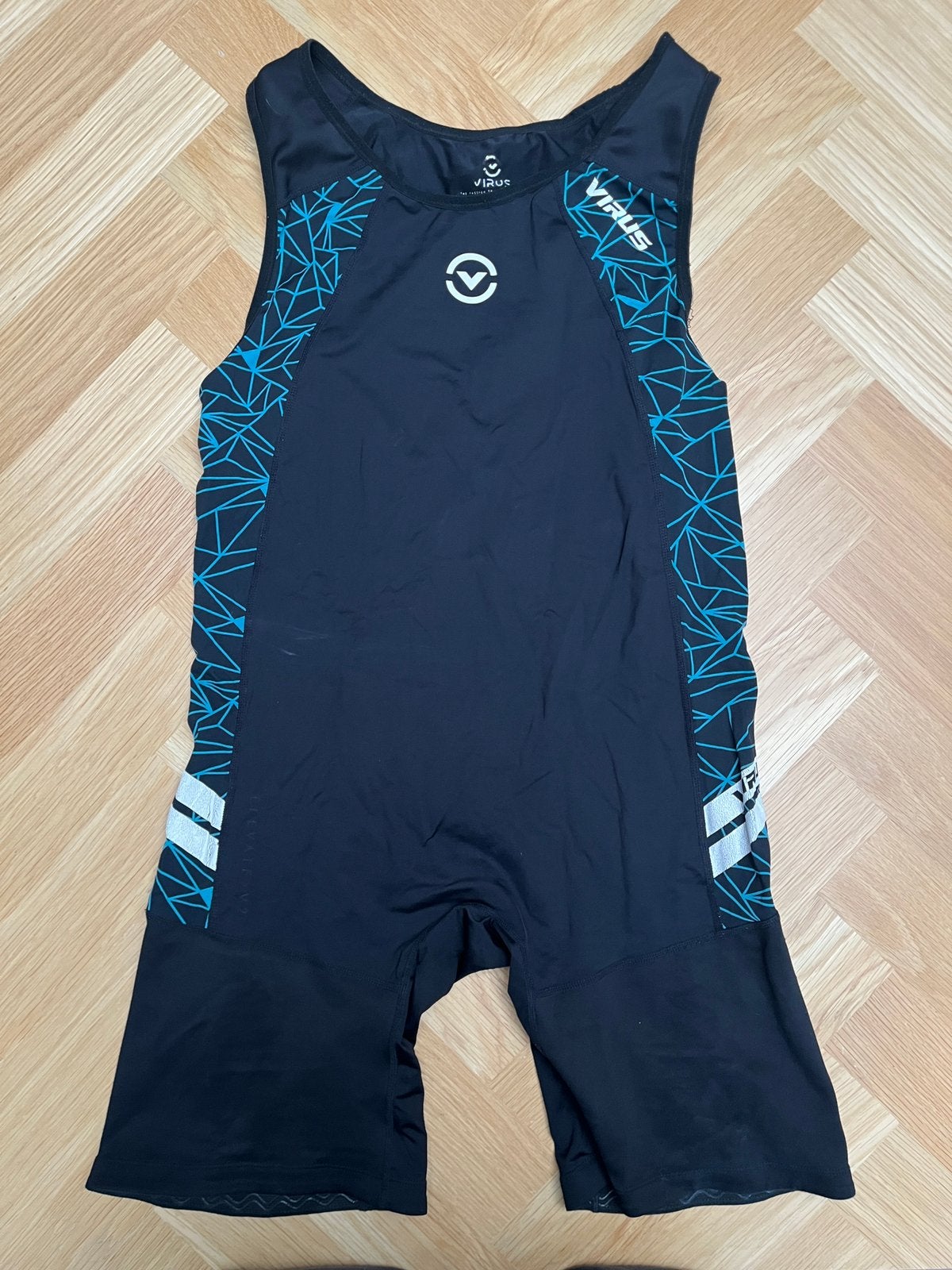 Singlet (gewichtheffen/powerliften), Maat 52/54 (L), Verzenden, Zwart, Gedragen