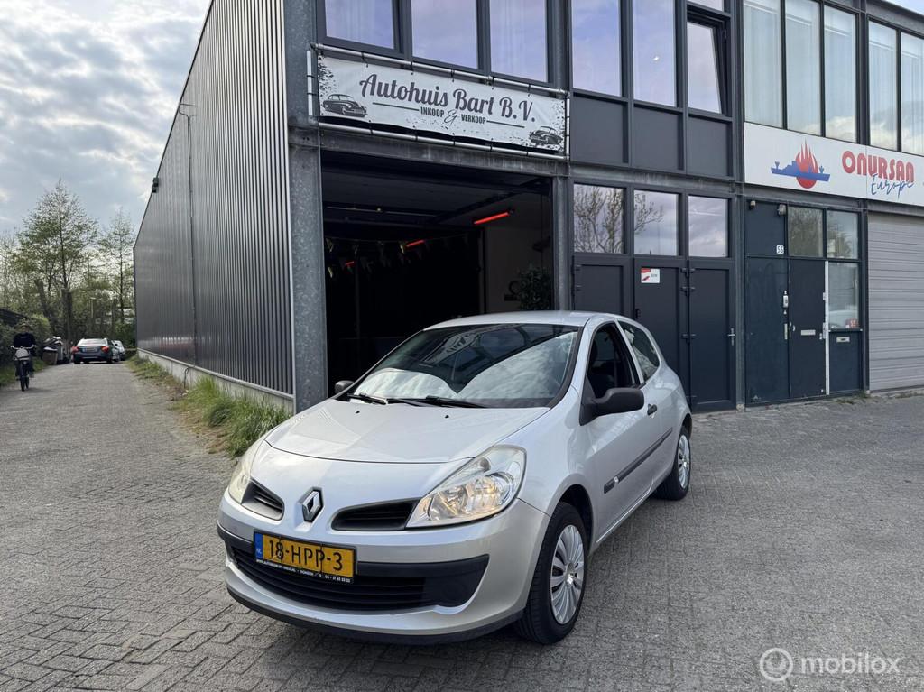 Renault Clio 1.2-16V Authentique Airco! Nieuwe APK! NAP Logi, Voorwielaandrijving, Gebruikt, Zwart, 4 cilinders