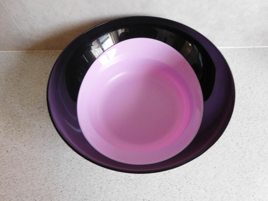 Tupperware Eleganzia Schaal 3,2 Ltr. Roze Zwart, Huis en Inrichting, Keuken | Tupperware, Ophalen of Verzenden, Zo goed als nieuw
