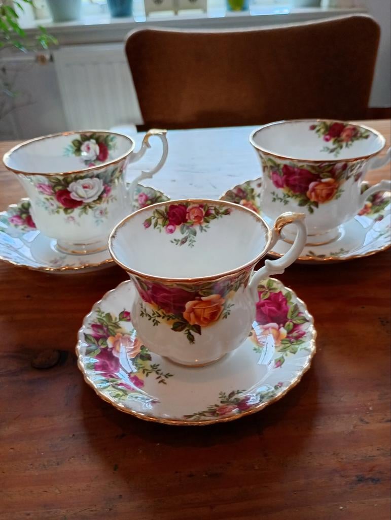 Royal Albert Old Country Roses theekopjes en schotels, Ophalen of Verzenden