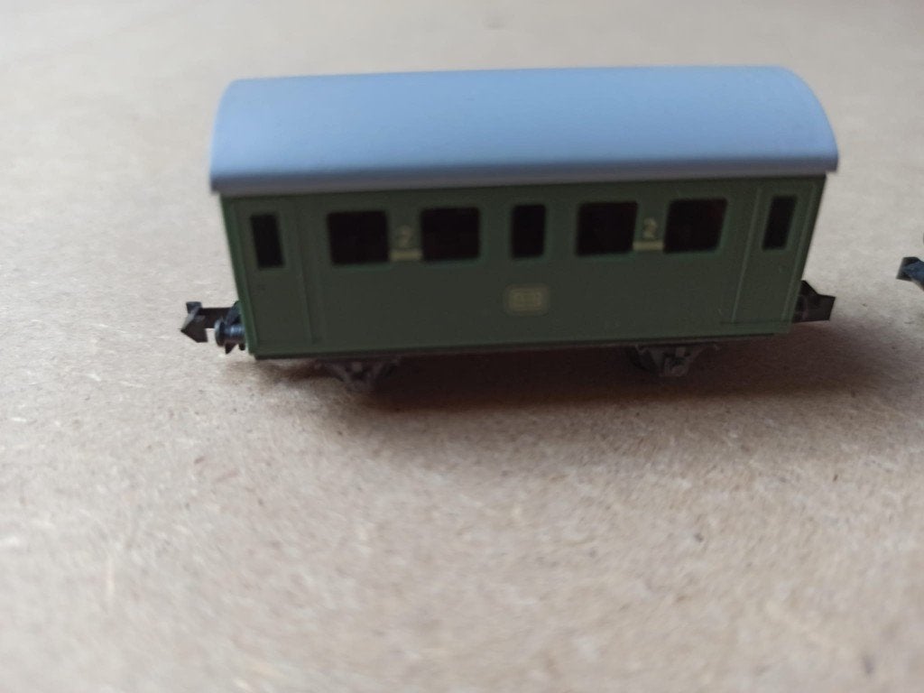 2 oude DB personenwagons N-spoor, Hobby en Vrije tijd, Modeltreinen | N-Spoor, Overige merken, Gebruikt, Gelijkstroom, Wagon