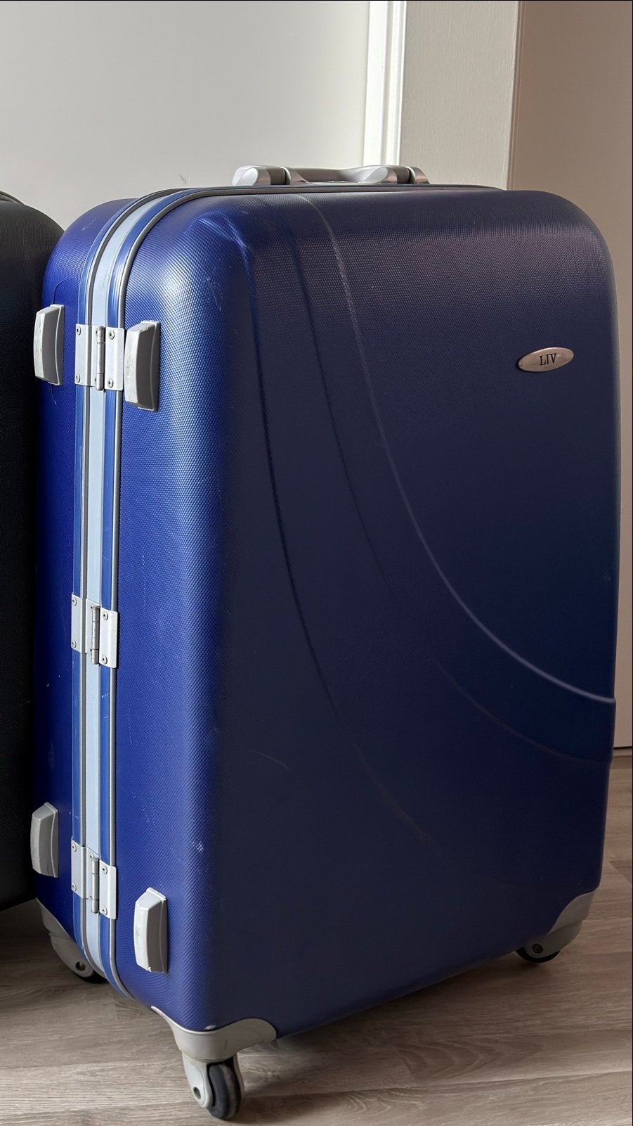 Blauwe LIV koffer met TSA kofferband, Sieraden, Tassen en Uiterlijk, Koffers, Gebruikt, Hard kunststof, Slot, 35 tot 45 cm