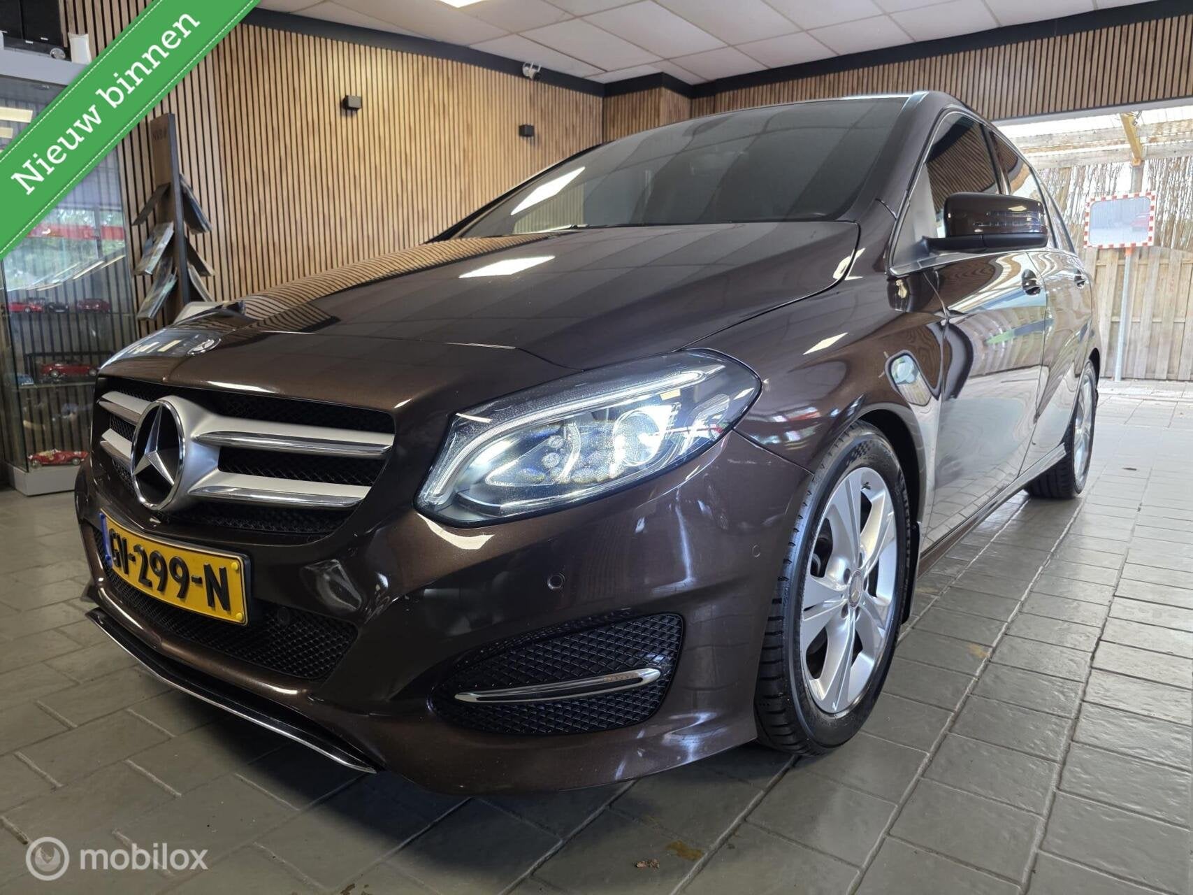 Mercedes B-klasse 180 Ambition Dealer Onderh Incl.APK+Aflbeu, Voorwielaandrijving, Dealer onderhouden, Gebruikt, 4 cilinders