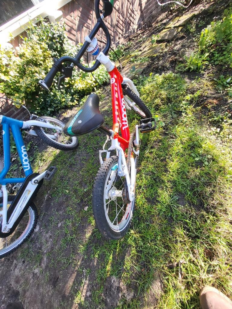 2x Woom 2 kinderfietsen - Rood en Blauw. De prijs is voor 1., Fietsen en Brommers, Ophalen of Verzenden, Gebruikt, Minder dan 16 inch
