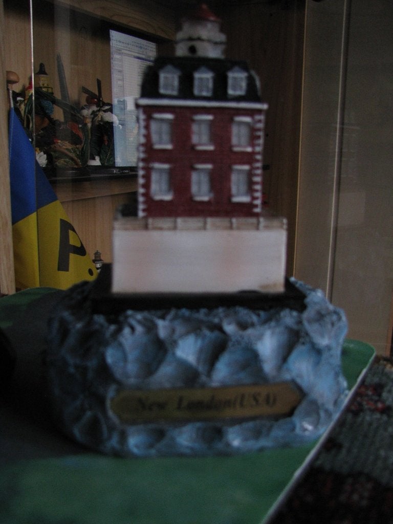 vuurtoren beeldje USA - Connecticut - New London Ledge Light, Ophalen of Verzenden, Zo goed als nieuw, Schaalmodel