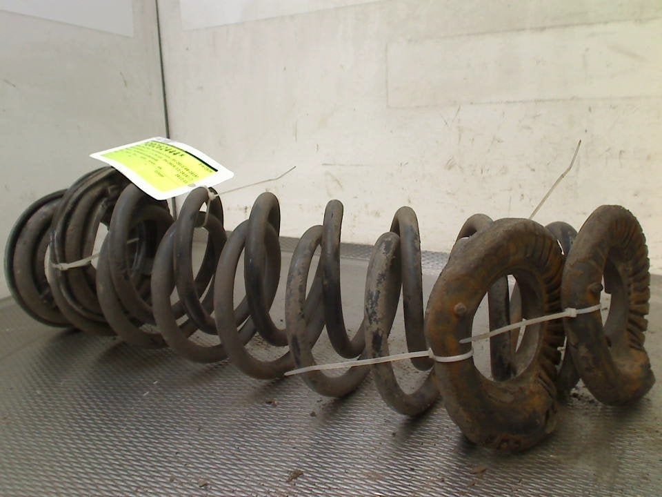 Schroefveer Set Achter Volvo V40 (MV) (2012-03/2016-12), Gebruikt, Siegburger Straße 229, Köln 50679, , Duitsland, Info@volvocars.com