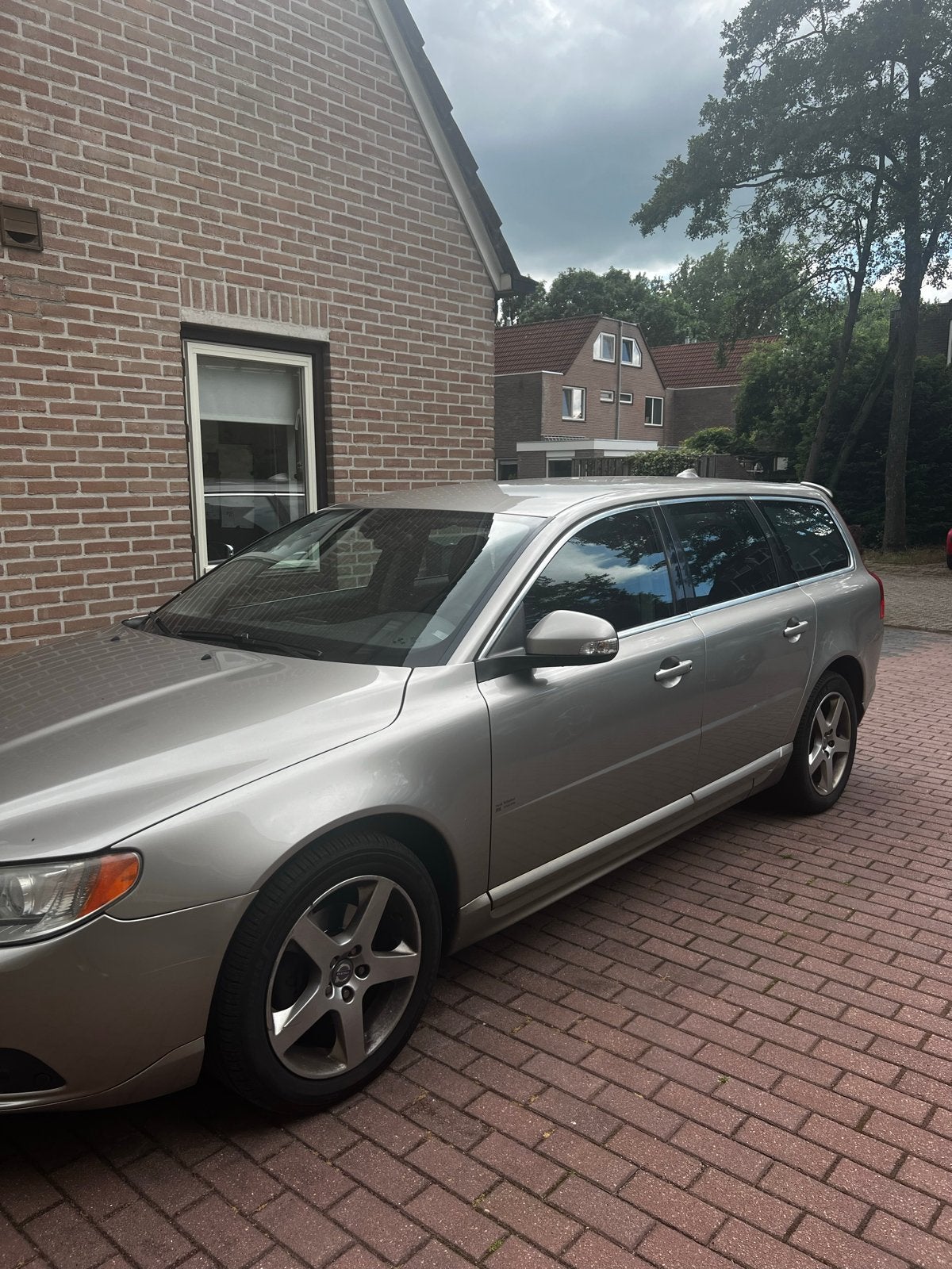 Volvo V70 2.4 D AUT 2010 Grijs, Auto's, 15 km/l, 1800 kg, Stationwagon, Diesel