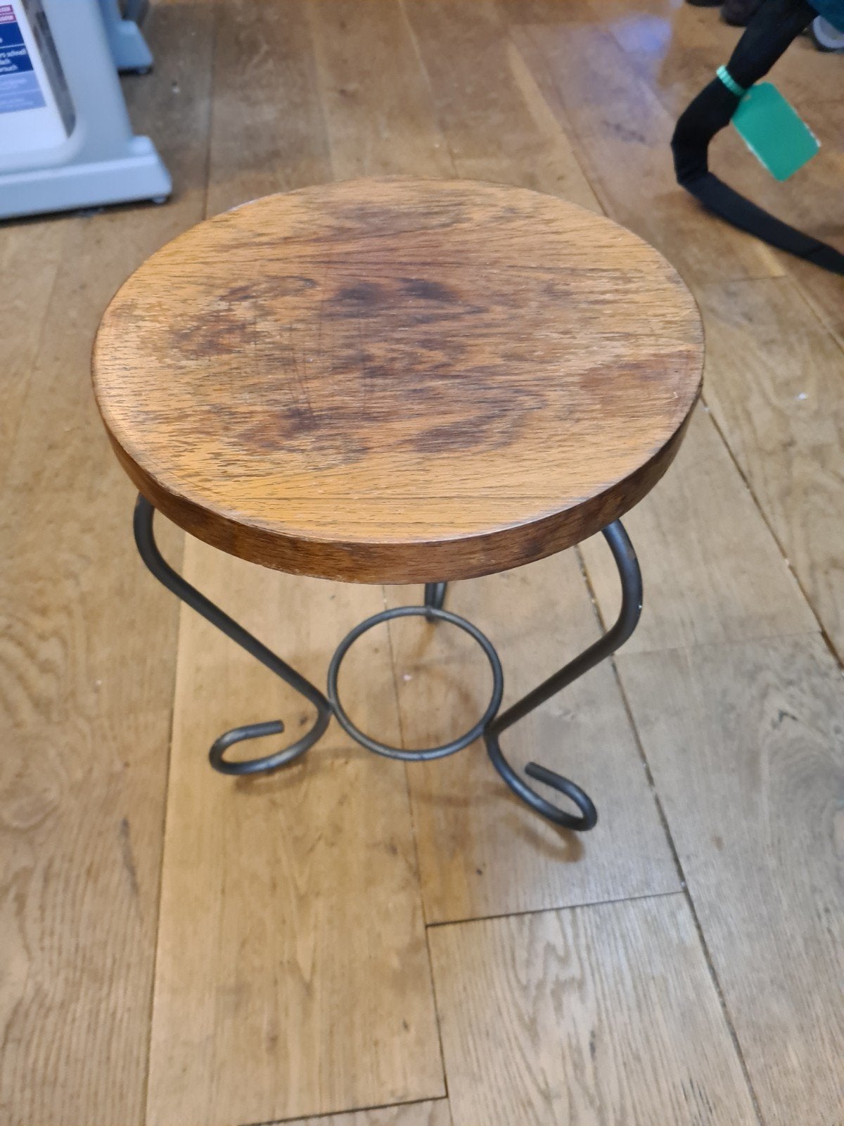 Rond bijzettafeltje hout en metaal, H37 D28 cm, Ophalen, Minder dan 45 cm, Gebruikt, Rond