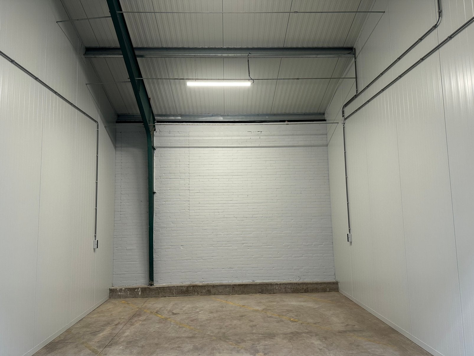 Te huurca 30 m2 opslagruimte Ede perfecte locatie beveiligd, Zakelijke goederen, Bedrijfs Onroerend goed, 30 m², Huur, Opslag of Loods