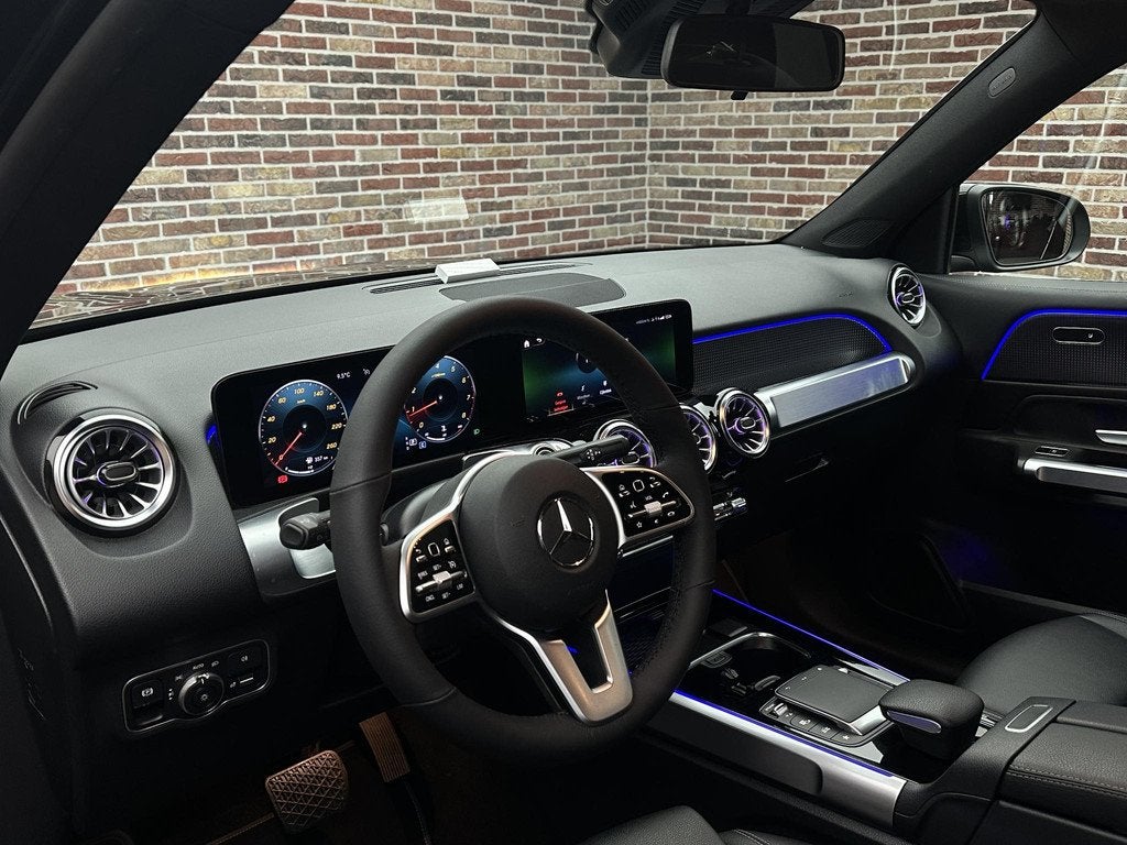 Mercedes-Benz GLB 180 AMG Dealer Onderhouden Virtual Sfeer, 136 pk, Gebruikt, 4 cilinders, Leder en Stof