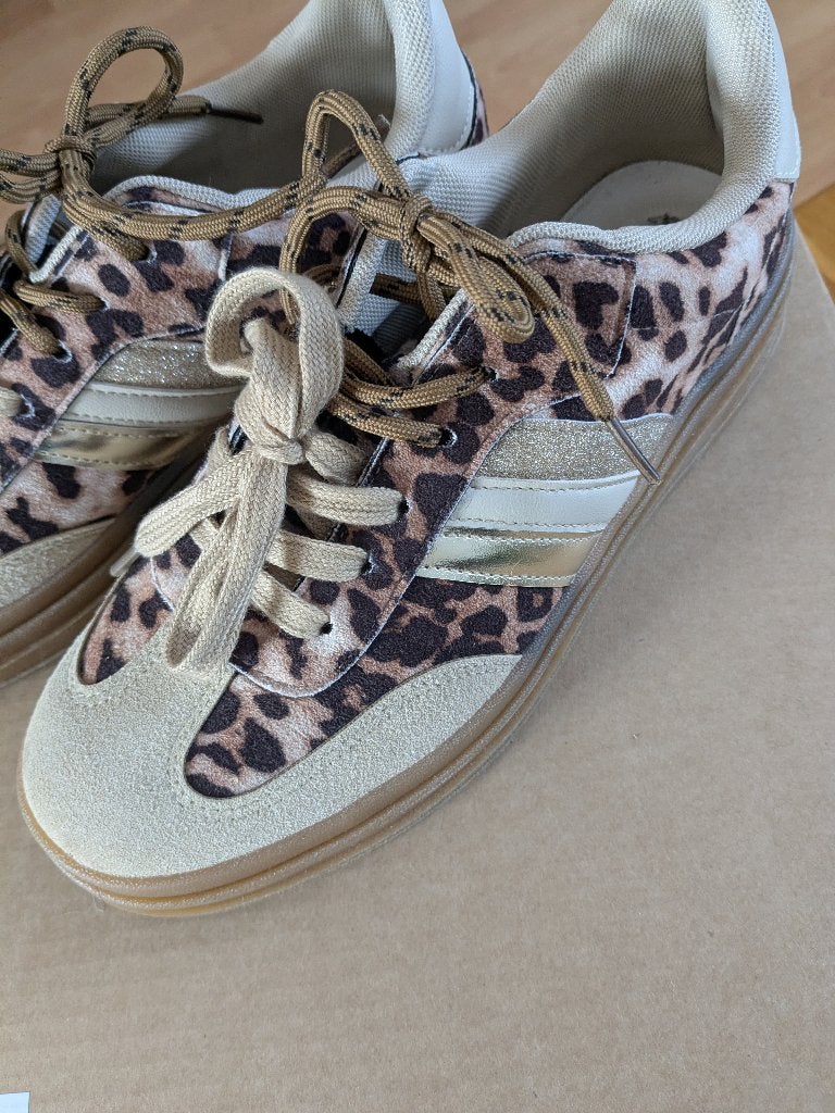Sneaker in nieuwstaat maat 40, Overige kleuren, Ophalen of Verzenden, Sneakers of Gympen, Zo goed als nieuw