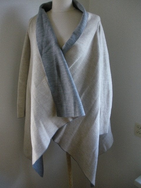 ZARA KNIT cape beige maat M - nieuw -, Maat 38/40 (M), Zara, Nieuw, Ophalen of Verzenden