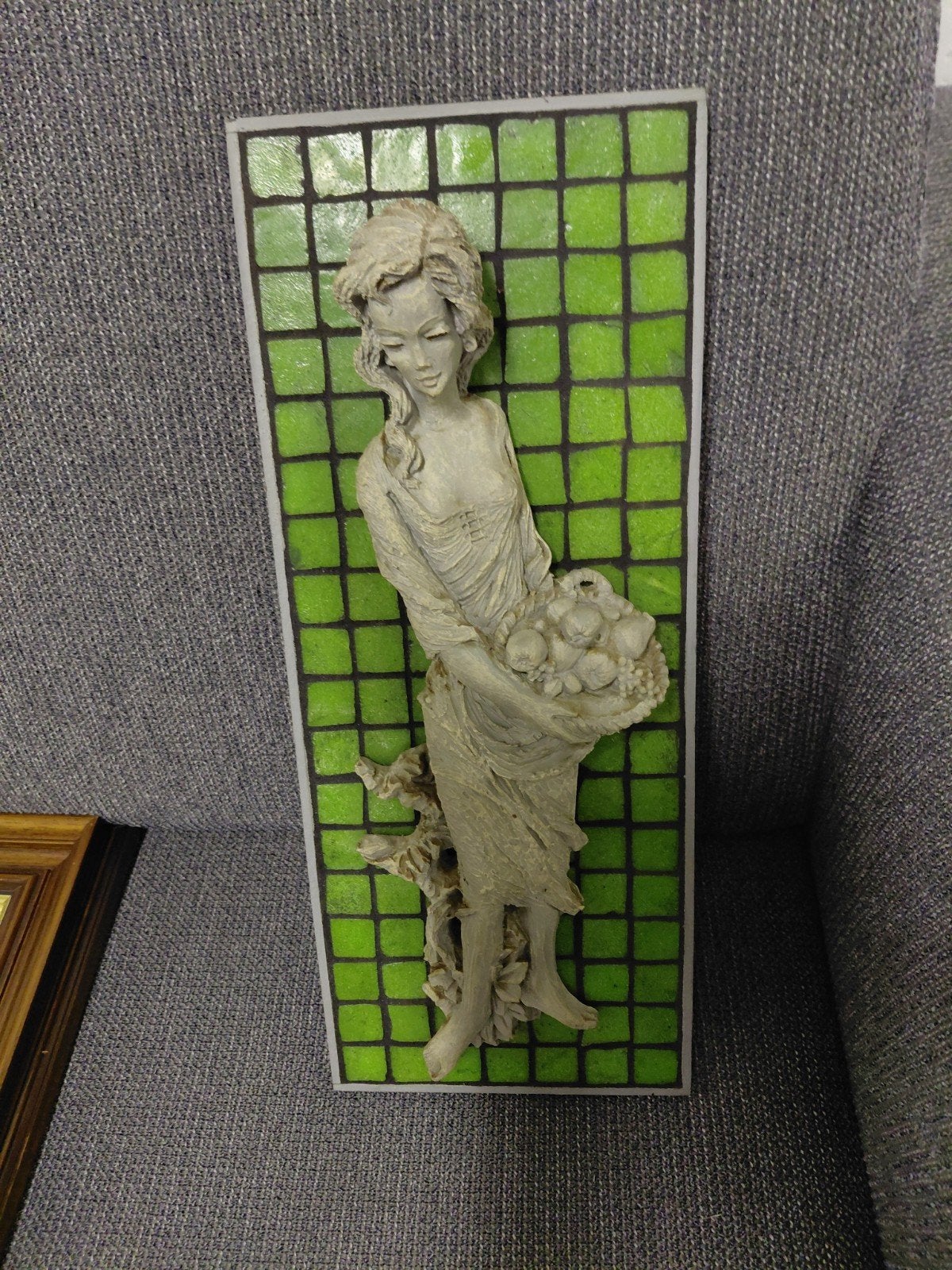 groene stenenachtergrond met aardewerk
42 cm.op 17 cm
ik woo, Antiek en Kunst, Ophalen