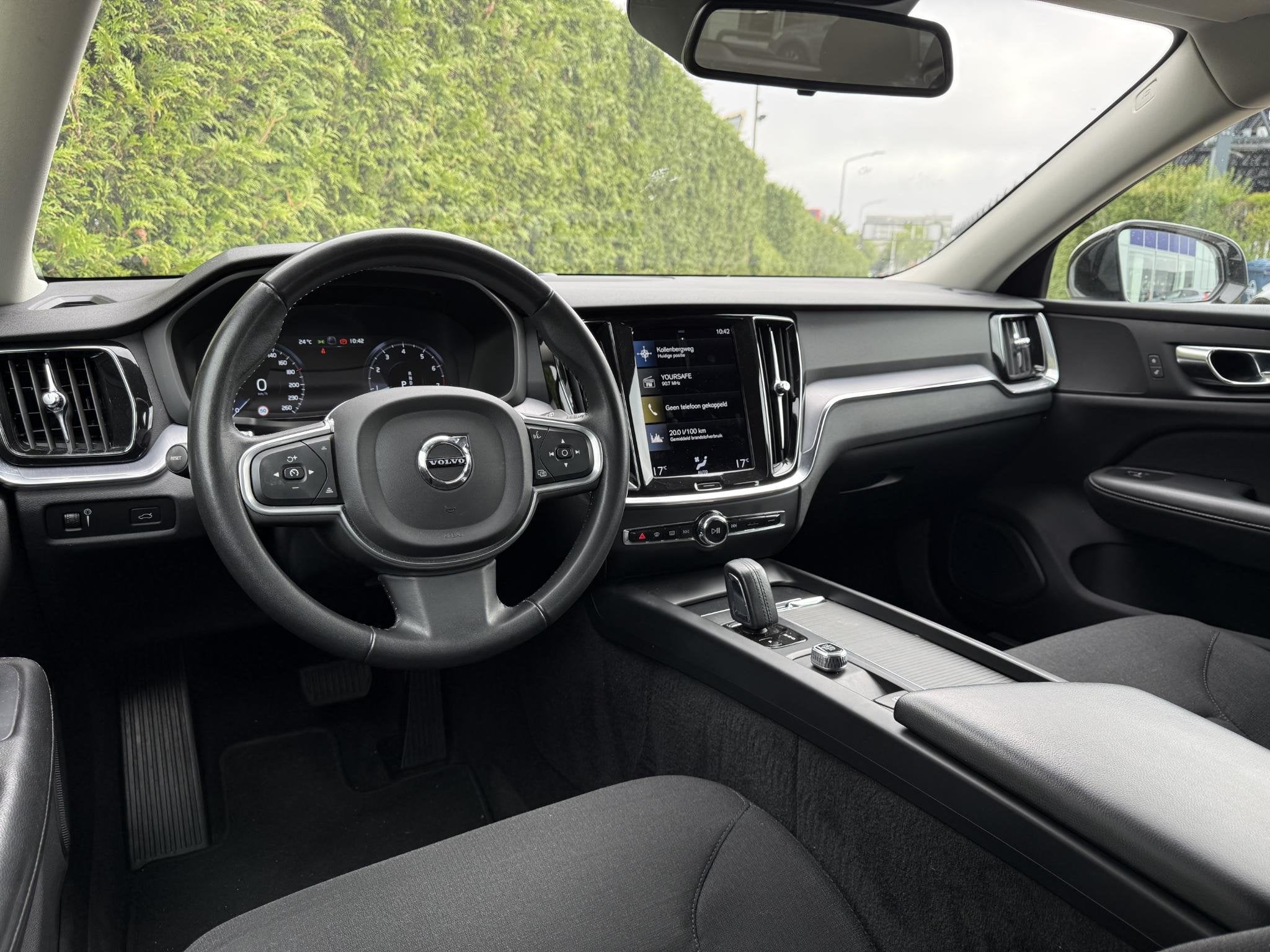Volvo V60 B3 Momentum Advantage | Blis | Parkeer sensoren |, 12 maanden, 4 cilinders, Origineel Nederlands, 102 €/maand