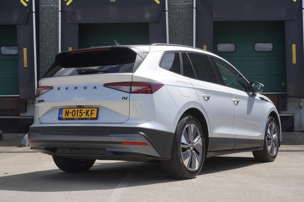 Skoda Enyaq 60 180pk | SoH 94% | Trekhaak | Adaptive Cruise, Auto's, Skoda, Automaat, Achterwielaandrijving, Gebruikt, Zwart