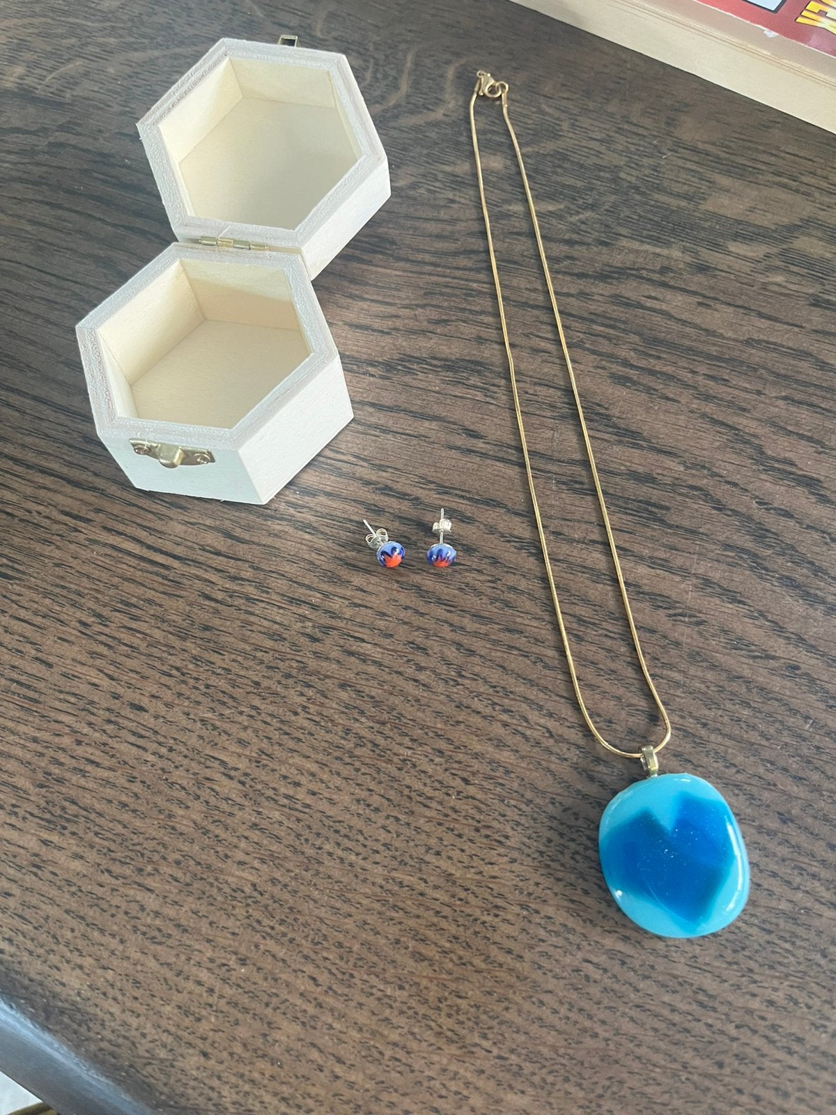 Zelfgemaakte sieraden met doosje, Overige kleuren, Ophalen of Verzenden, Zo goed als nieuw, Overige materialen