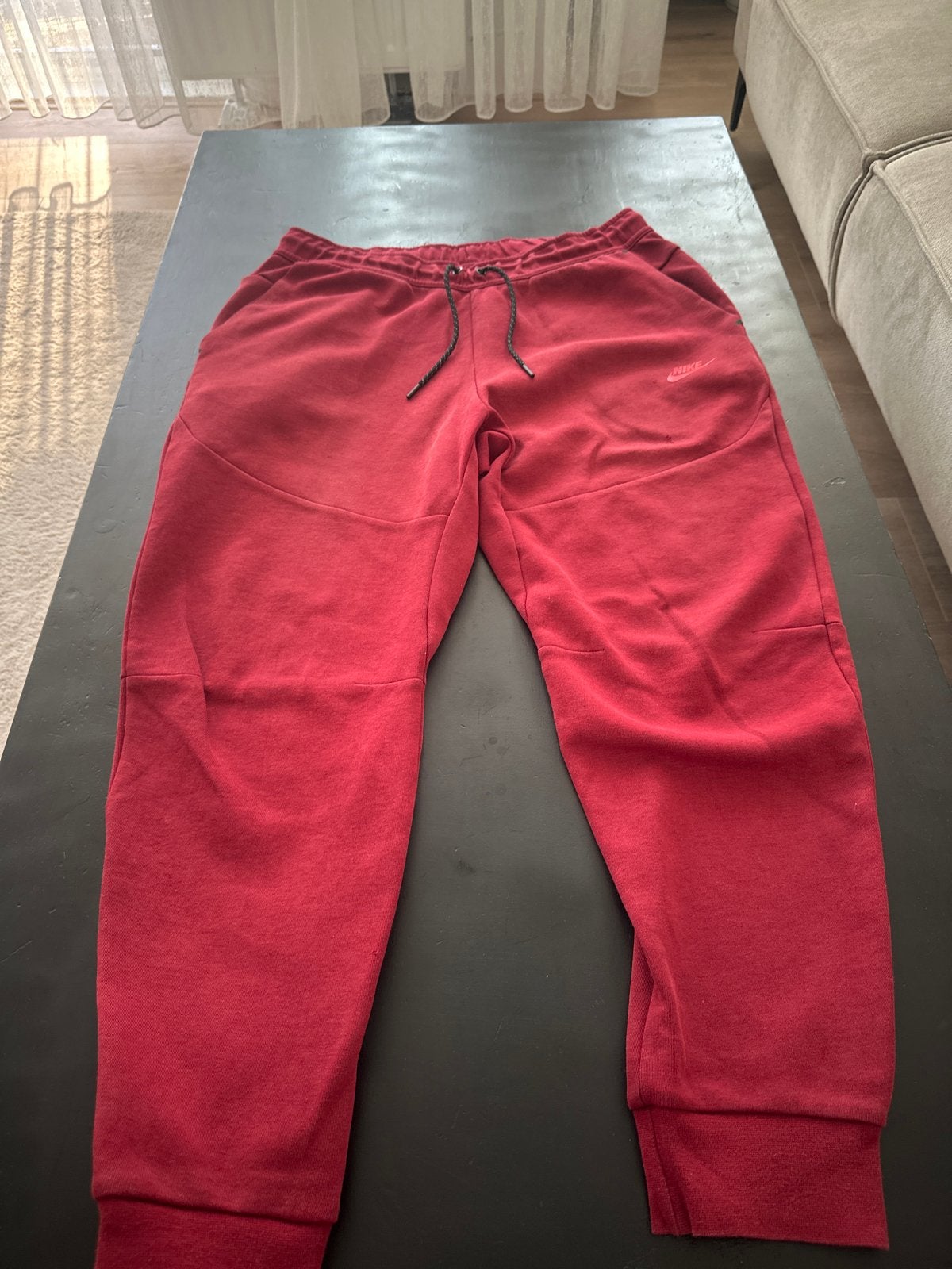 Nike Tech Fleece Joggingbroek - Rood L, Ophalen of Verzenden, Gedragen, Overige maten, Rood
